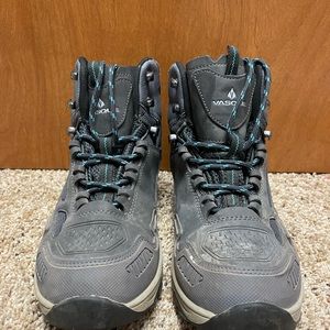 VASQUE hiking boots